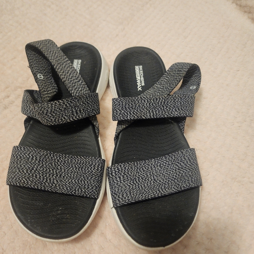 B1 #290 Sketcher Sandals